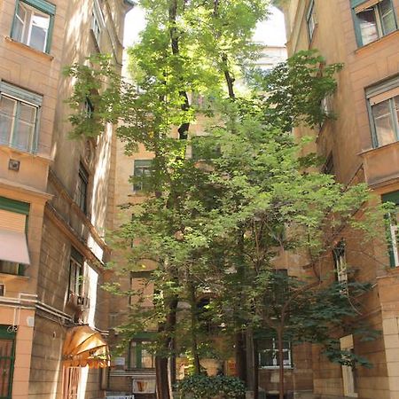 Elvis Guesthouse Budapest Exterior photo